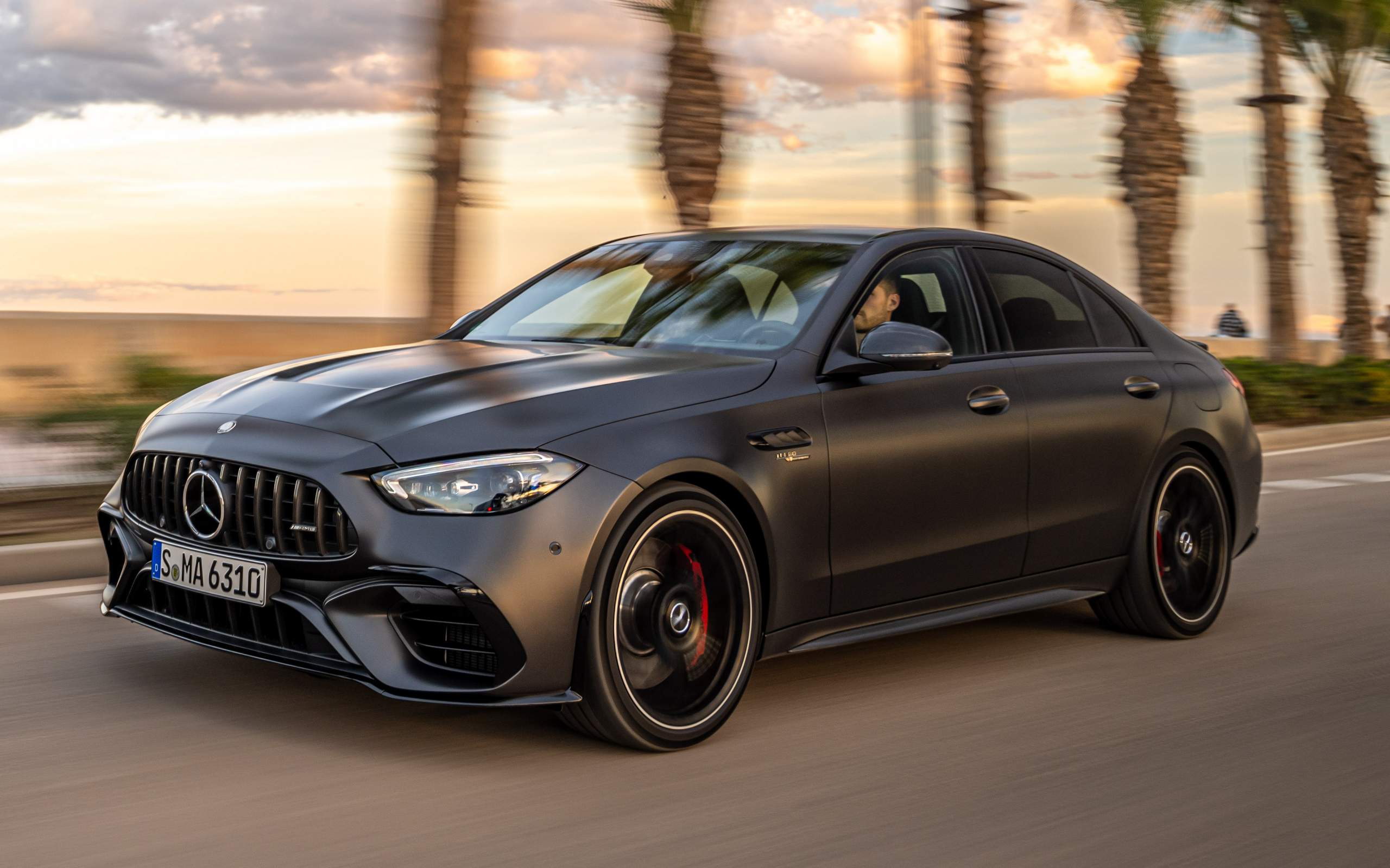 MercedesAMG C63 2024 aposenta o V8 por um 2.0 híbrido com 680 hp